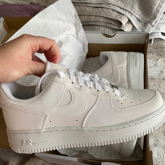 Women’s Nike Air Force - Picture 3 of 5